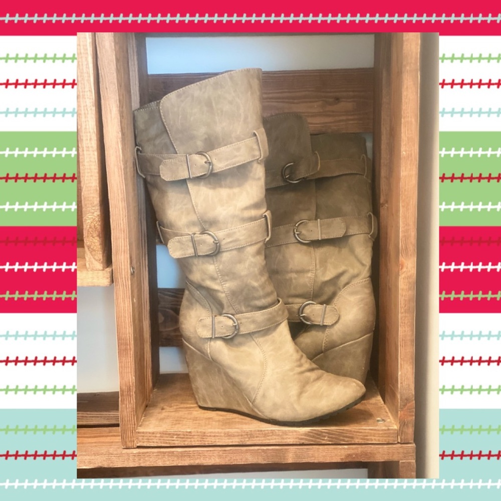 Super cute wedge boots! Size 9